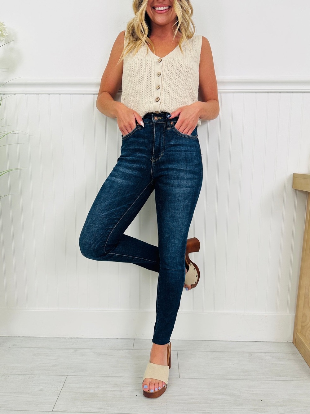 Dark Wash Tummy control Sknny  Fit Women’s Jeans Blue Size 9/29 Like New